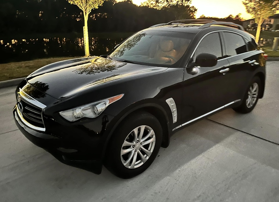 2010 Infiniti FX50, black exterior, front driver-side view