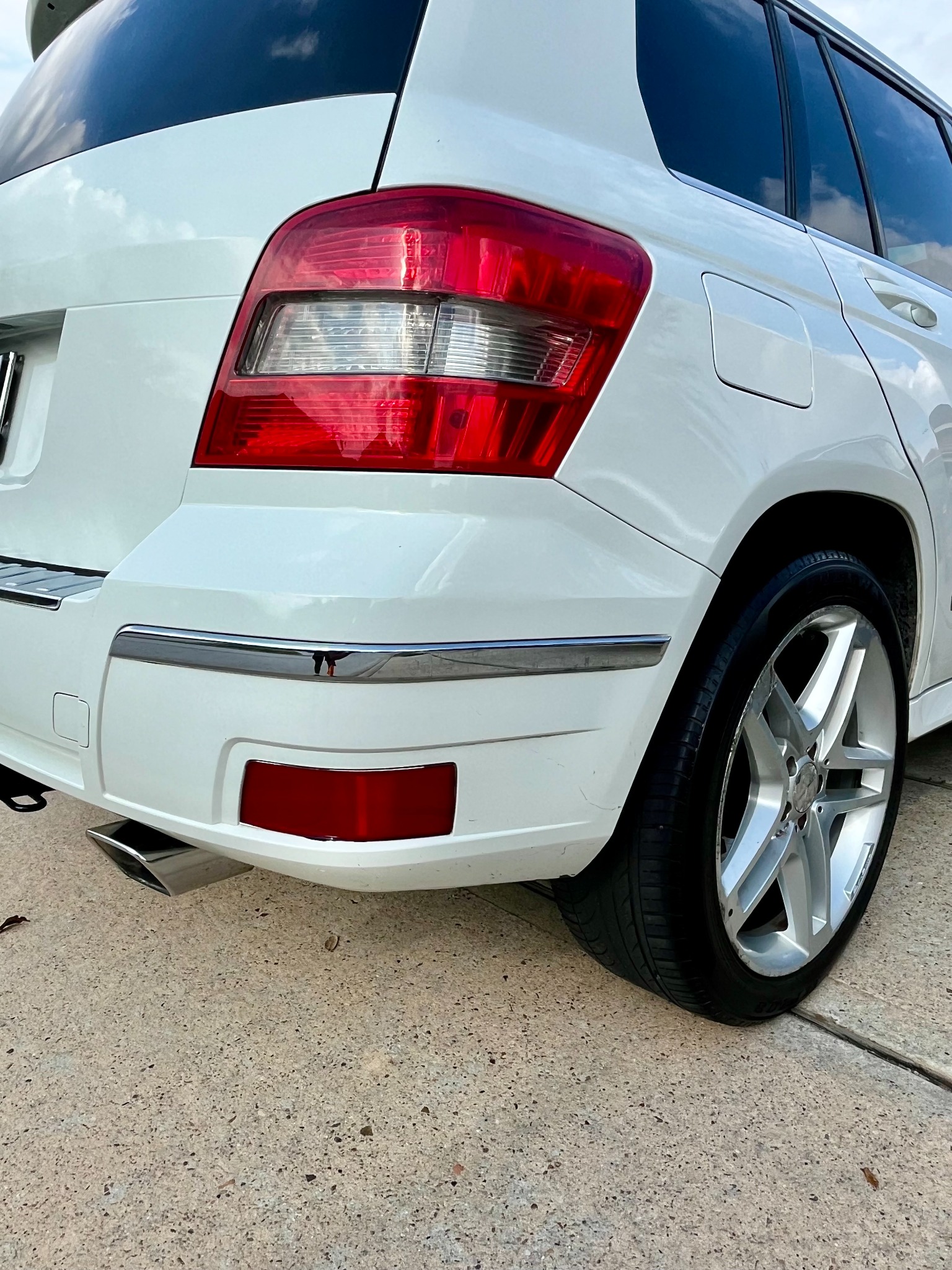 Rear passenger-side detail