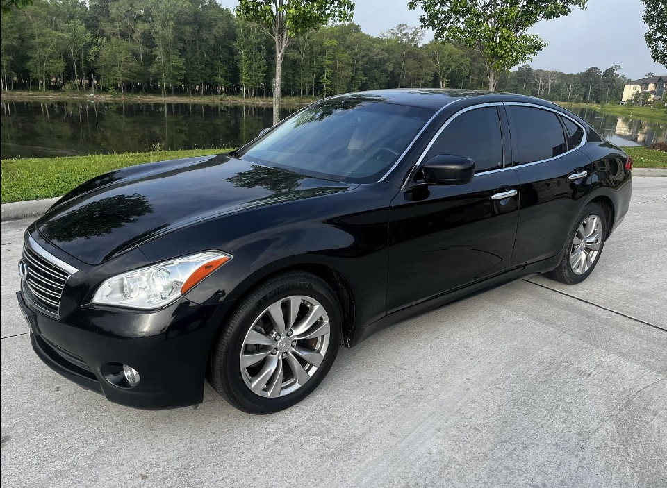 2012 Infiniti M37, black exterior, front driver-side view