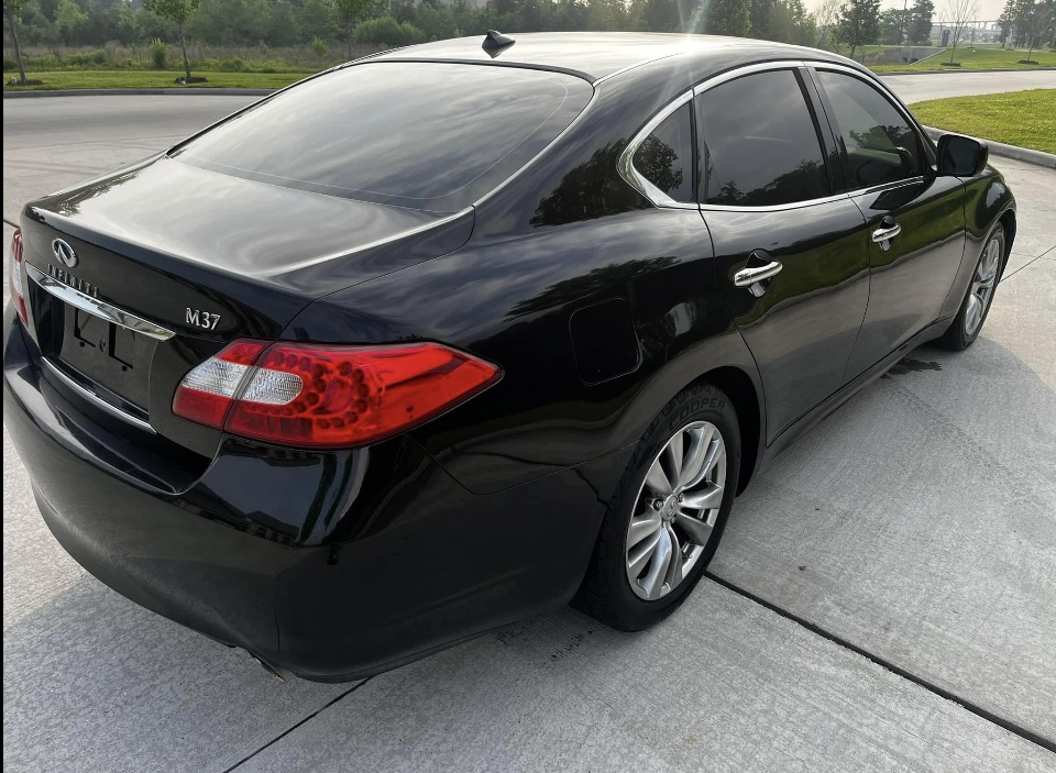 Rear passenger-side view